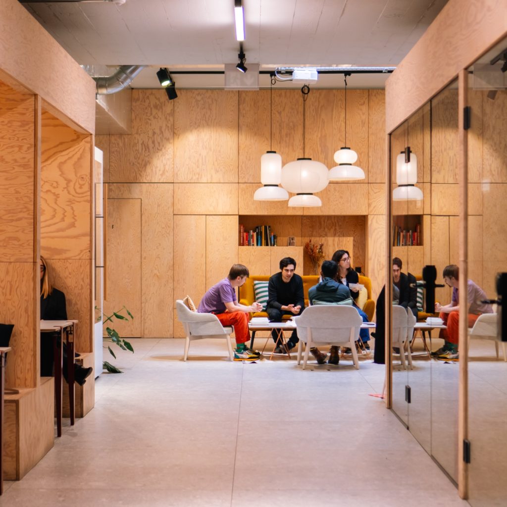 Networking
Elargi ton réseau et discute avec nos autre membres dans les nombreuses espaces dédie à ca